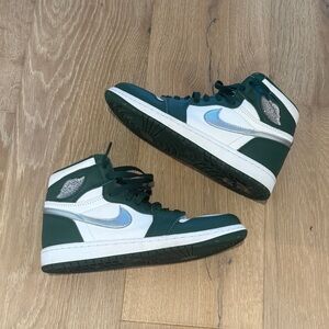 EUC Air Jordan Retro 1 High OG Gorge Green